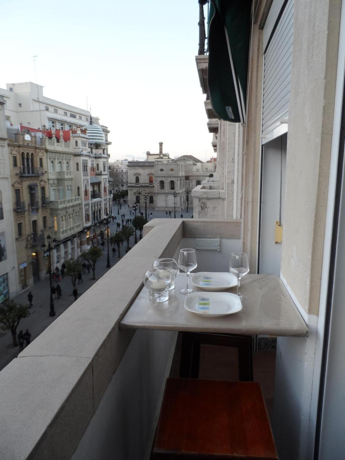 En Carrera Oficial Semana Santa Apartment Seville